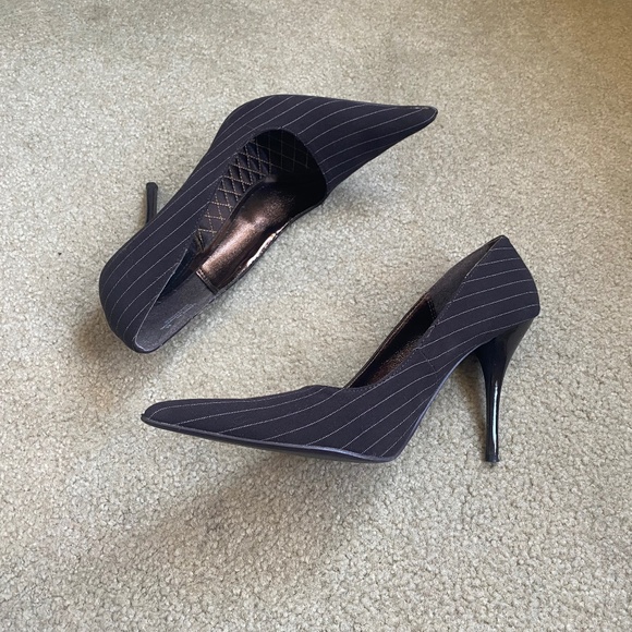Anne Michelle Brown Pinstriped Material Heels, Size 8 - Picture 2 of 10